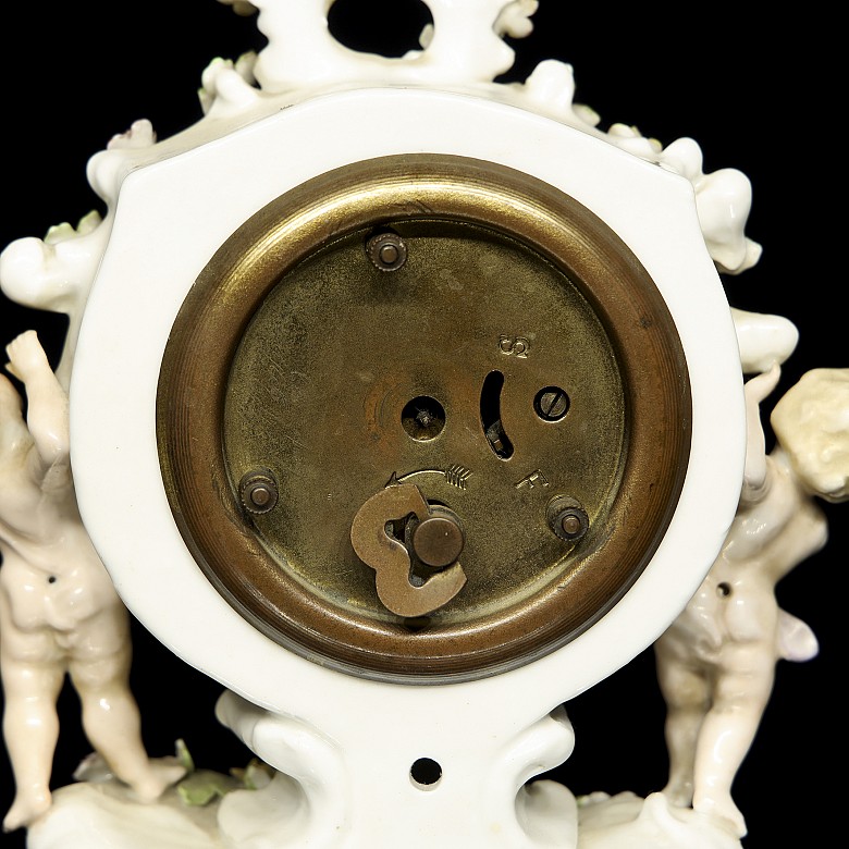 German porcelain clock ‘Infants’, 20th century - 7