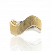 Sortija de oro blanco y amarillo 18 k