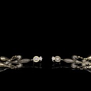 Long gold and silver earrings ‘Fleur de lis’