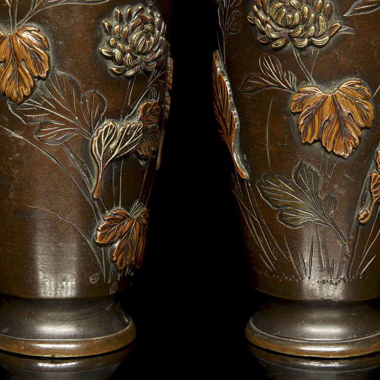 Pair of small Asian bronze vases, 20th century - 4