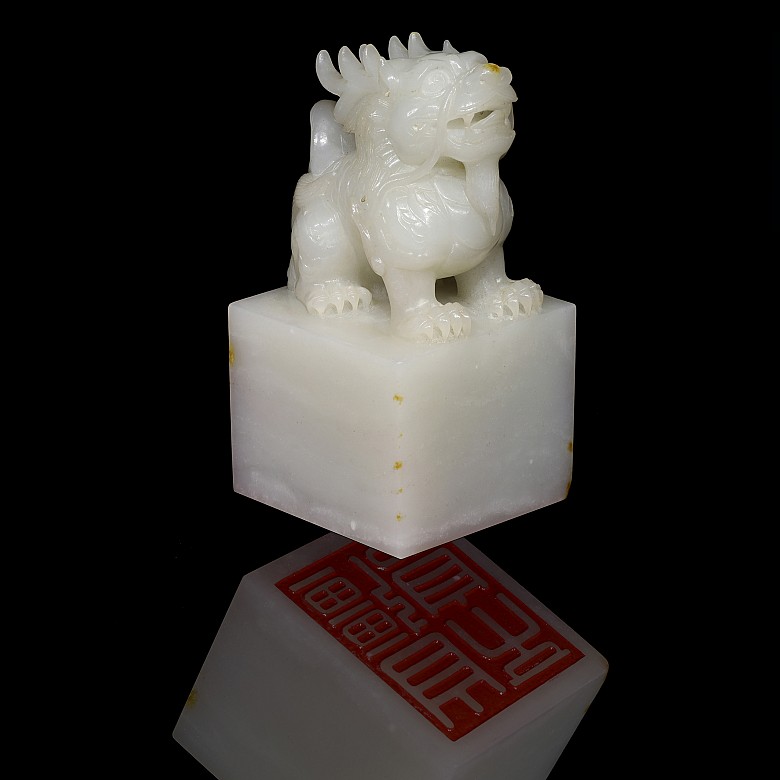 Imperial white jade 'ziqiang buxi' seal, Qing dynasty, Qianlong period (1736 - 1795)