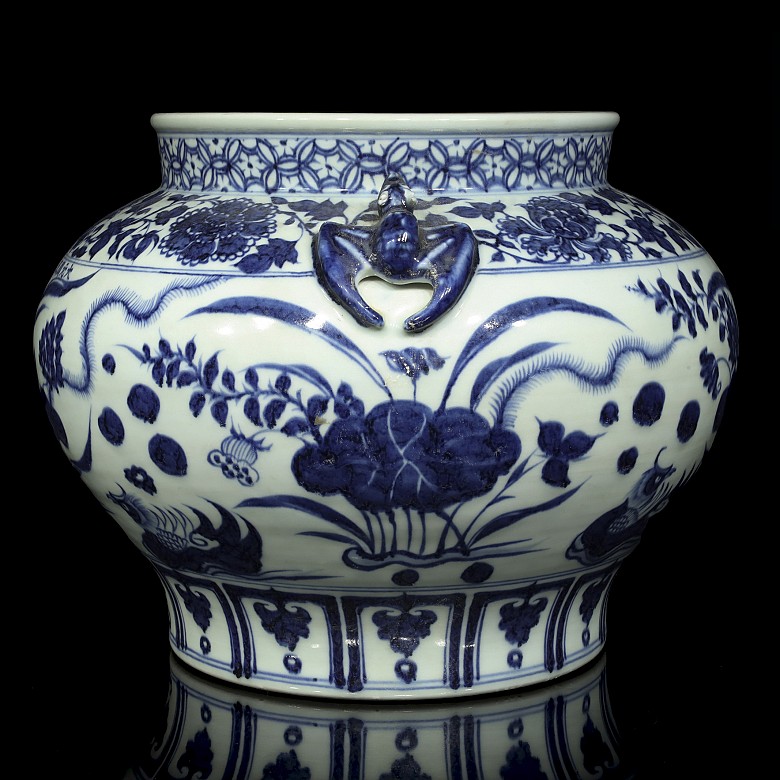 Vase with handles, blue and white, Yuan style