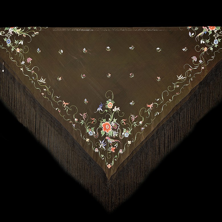 Elizabethan embroidered silk Manila shawl, 19th century