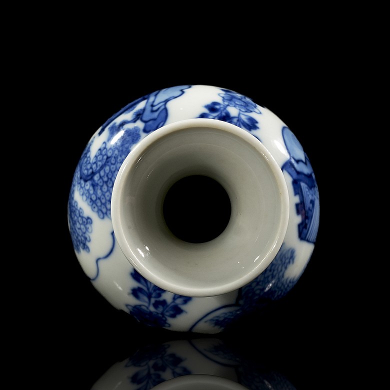 Jarrón de porcelana azul y blanco 