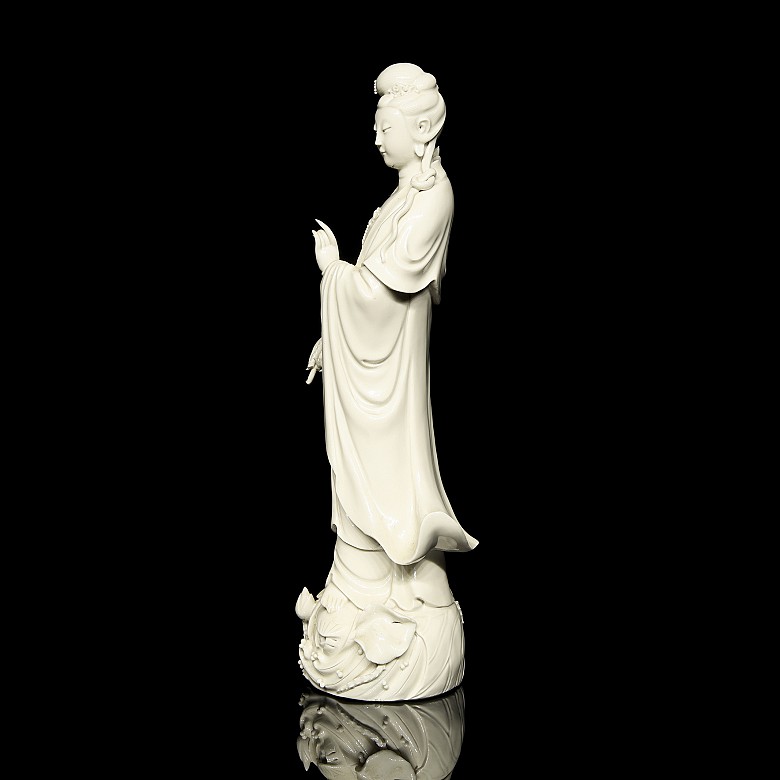 Porcelain figure ‘Guanyin’, 20th century