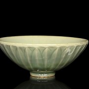 A longquan celadon bowl, Song dynasty or later