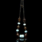 Turquoise and agate necklace, Liao-Jin culture