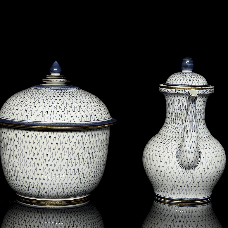 Porcelain teapot and bowl set, 20th century