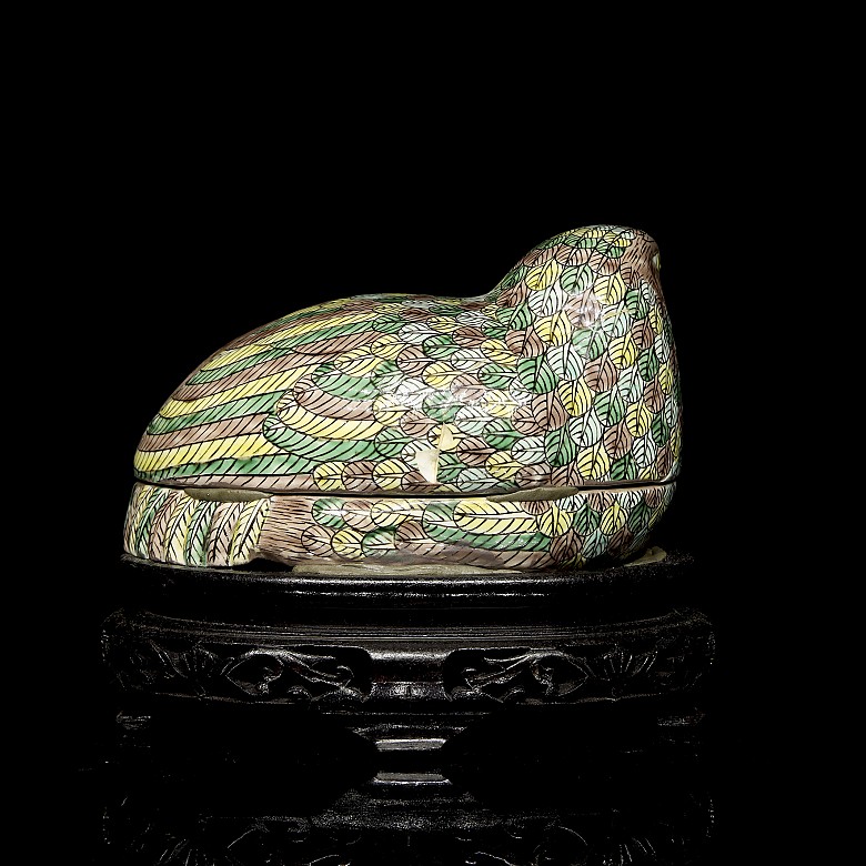 Porcelain enameled ‘Quail’ box, Chinese Republic