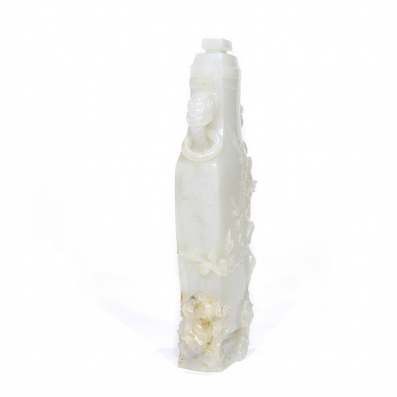 White jade vase, Qing dynasty.