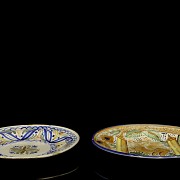 Pair of Manises ceramic dishes, 20th century