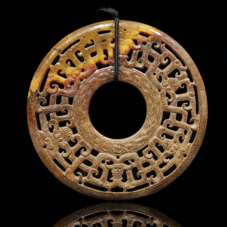 Jade disc-shaped pendant, Eastern Han dynasty