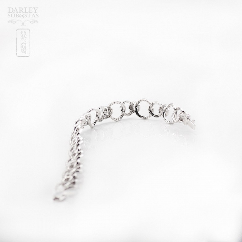 Link bracelet in white gold and 170 diamonds.