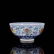 Porcelain bowl with Doucai glaze ‘Flowers’, with Daoguang seal