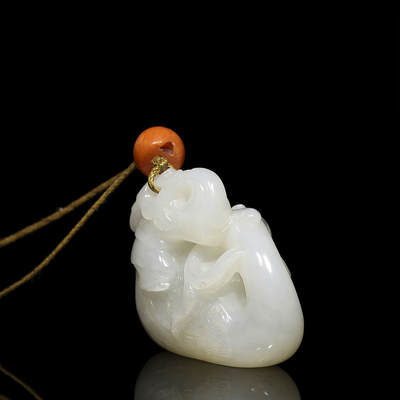 White jade pendant 