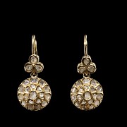 Pendientes en oro amarillo de 18 kt y brillantes, circa 1900