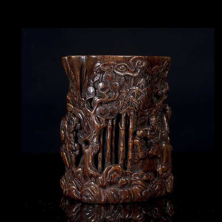 A wooden Chenxiangmu ‘Scene’ brush container, Qing dynasty