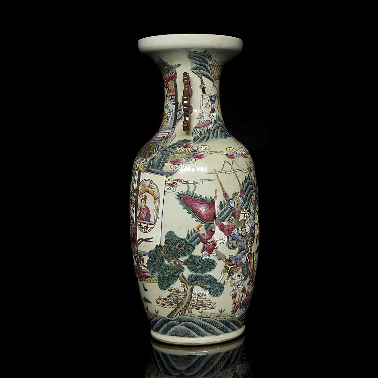 Porcelain vase ‘Scenes’, Qing dynasty