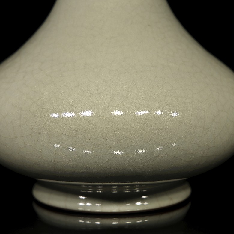 Chinese vase with high neck, 20th century