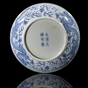 Blue and white porcelain ‘Dragons’ dish, with Guangxu seal