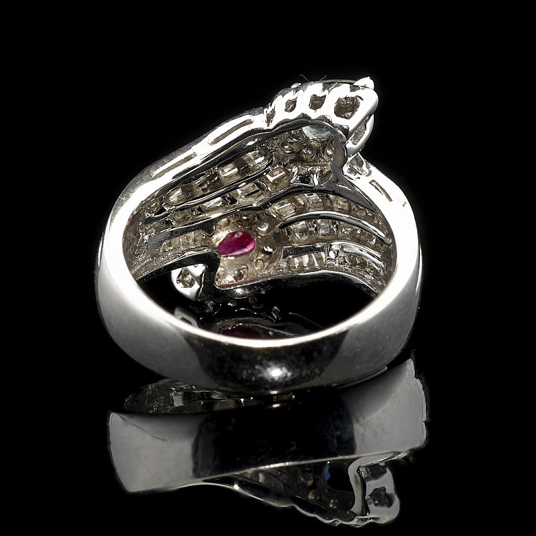 18kt white gold ring with diamonds and stones