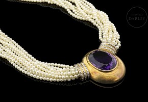 Pearl necklace, 18k yellow gold and an amethyst