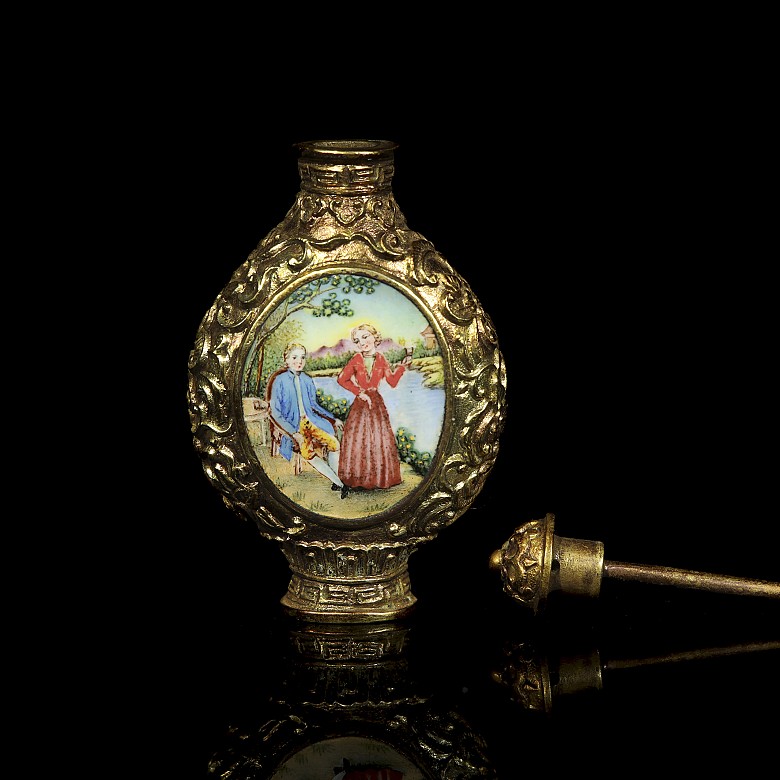 Snuff bottle ‘Gallant Scene’, with Qianlong brand name