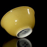 Small yellow-glazed porcelain bowl, Qing dynasty