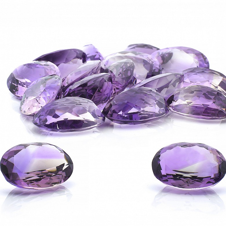 Lot of oval cut amethysts 226 cts