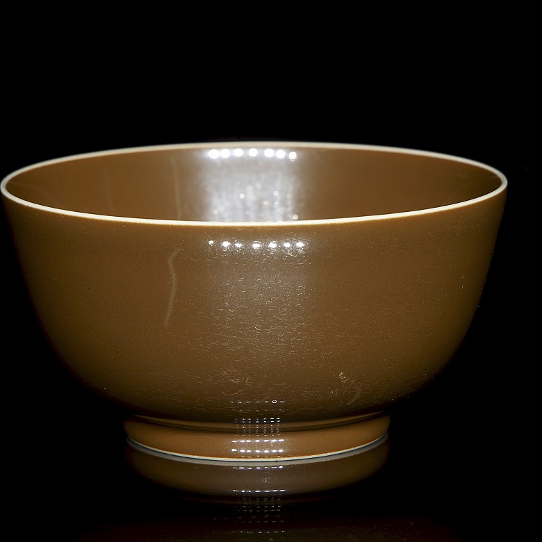 Brown-glazed porcelain bowl, with Daoguang seal