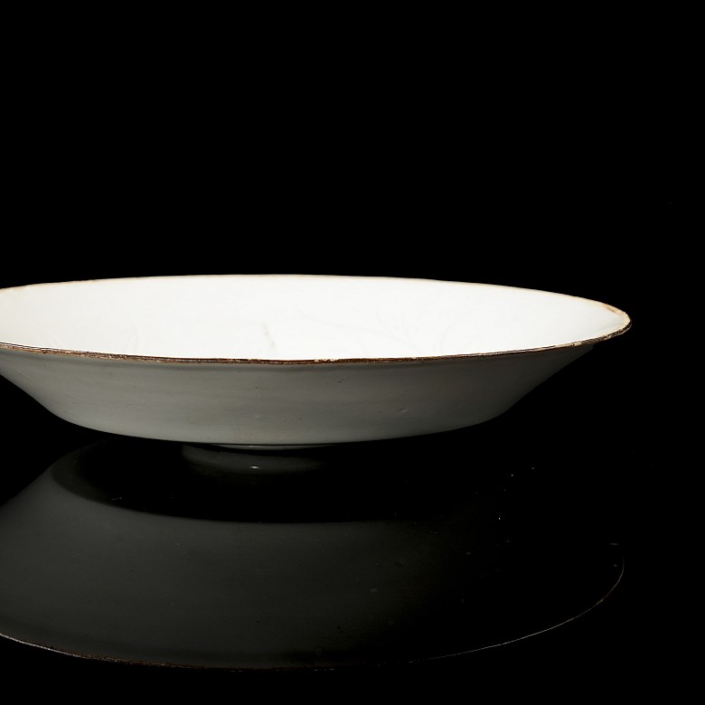 Dingyao ‘Lotus’ glazed porcelain dish, Song dynasty