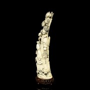 Carved ivory figure ‘Two young ladies’, 19th-20th century