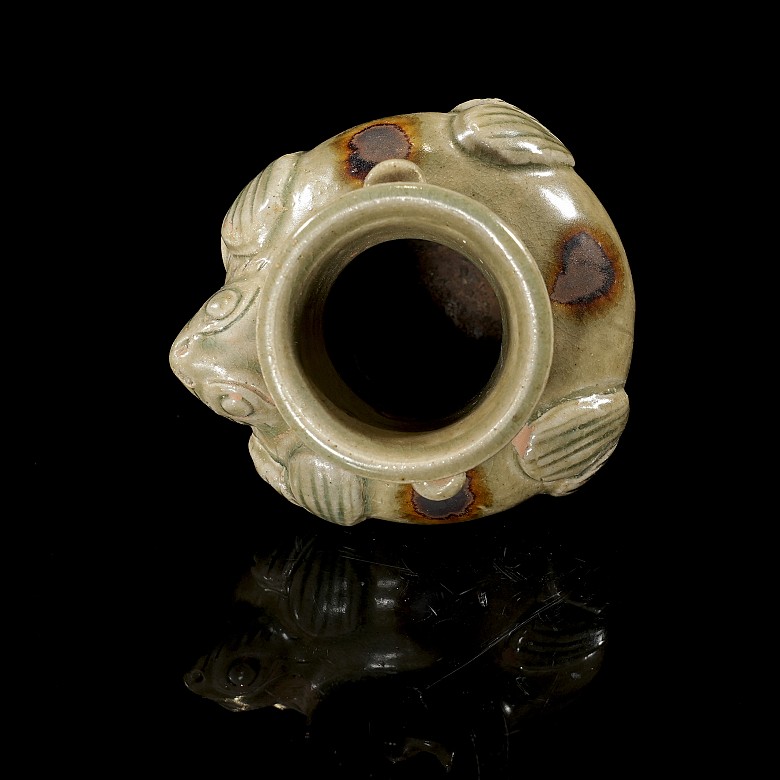 Glazed ceramic ‘Frog’ jug, Jin style