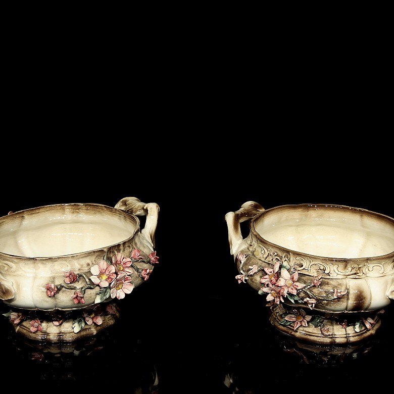 Capodimonte porcelain ‘Pair of soup tureens’, 20th century