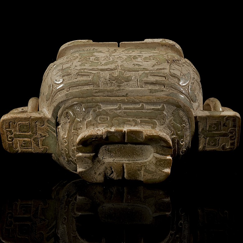 Carved jade ‘Gui’ ritual vessel, Han style