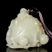 Carved jade figurine ‘Monkeys and Peaches’, Qing dynasty