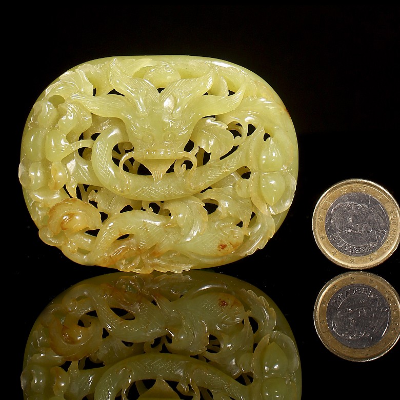 Carved yellow jade plaque “Dragon”, Qing dynasty