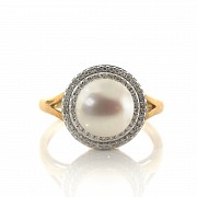 18k yellow gold ring with pearl and diamonds