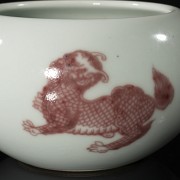 Ceramic-glazed ‘Dragon’ brush container, Qing dynasty