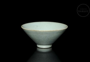 Small glazed ceramic ‘Ruyao’ bowl, Song style