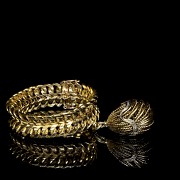 Bracelet in gold with oval ornament and diamonds