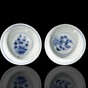 Pair of glazed porcelain bowls, with mark on the base