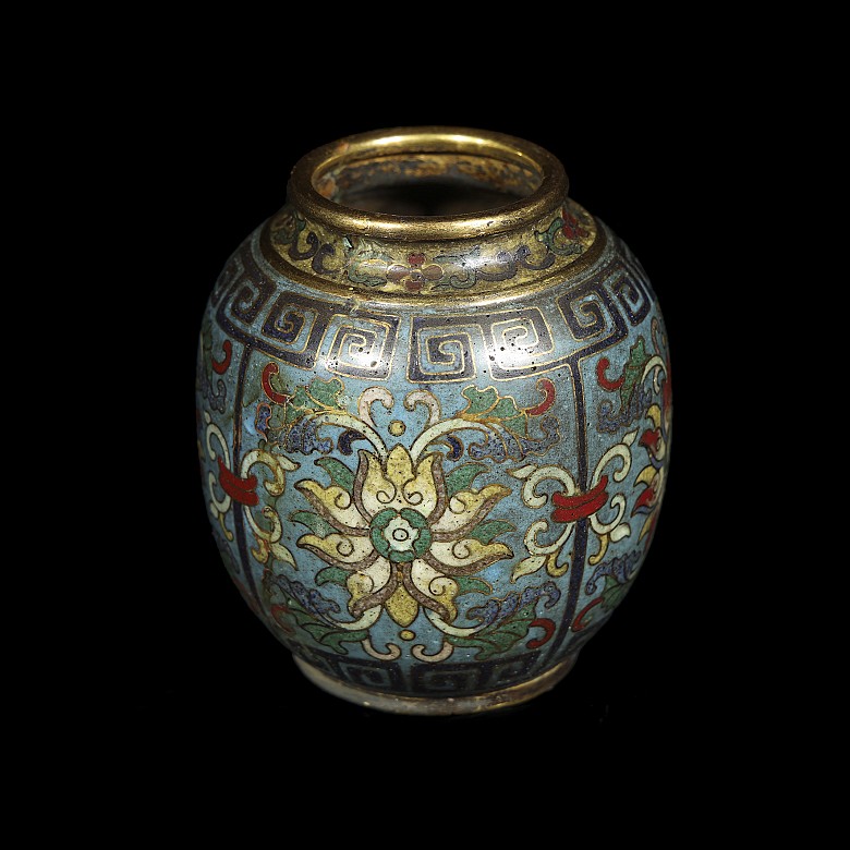 Small cloisonné enamel vessel, Qing dynasty