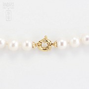 Pearl 9-10mm with 18k yellow gold clasp. - 1