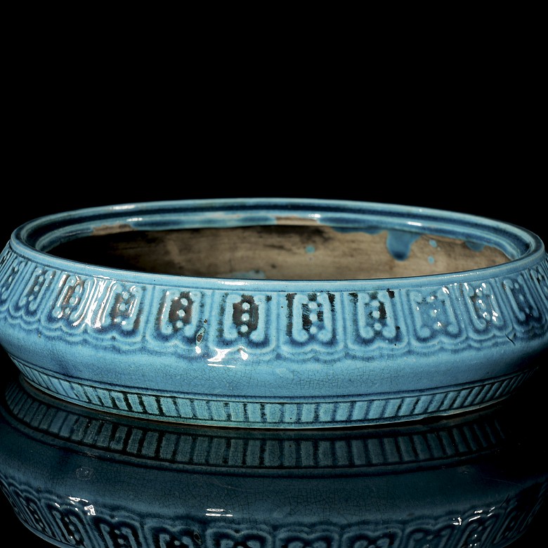 Blue glass-ceramic ‘Gourds’ box, Qing dynasty, with Daoguang seal