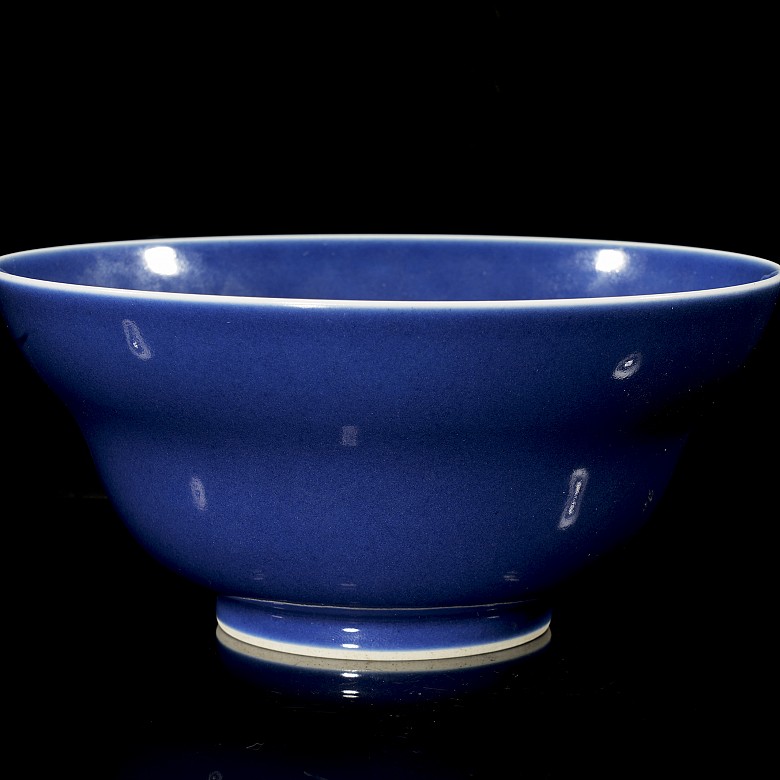 Cobalt-blue glazed porcelain bowl, Qing dynasty