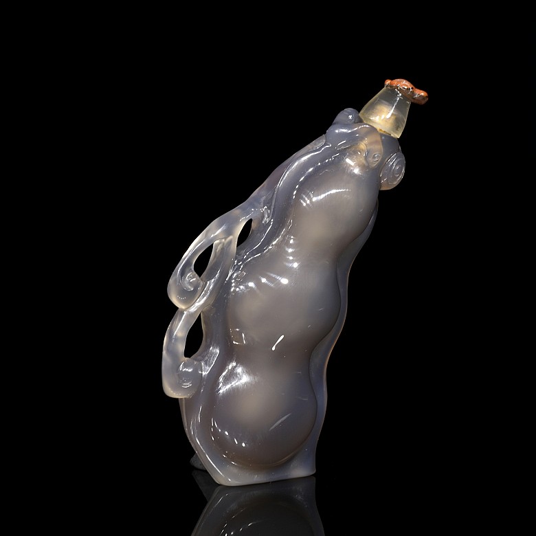 Agate snuff bottle 