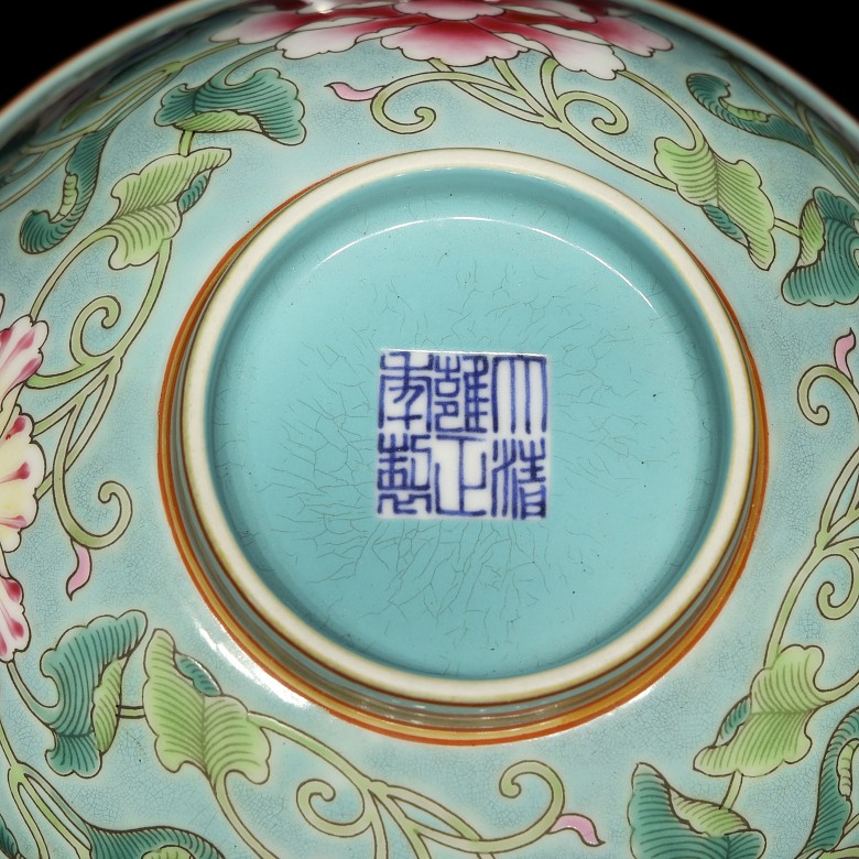 Porcelain enamelled bowl ‘Peonies’, with Yongzheng seal - 5