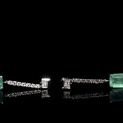 Long white gold earrings with emeralds and diamonds