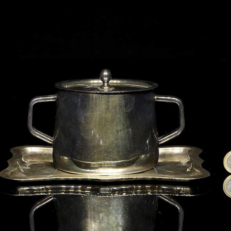 Silver sugar bowl with small tray, 20th century